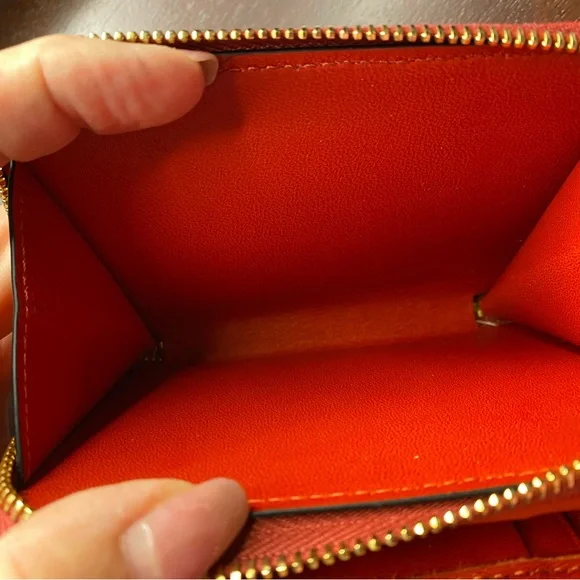 Versace Medusa Quilted Leather Compact Wallet - Picture 8 of 8